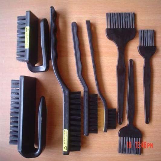 מברשות פלסטיק