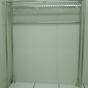 מתקן לתליית אוברולים וחלוקים חדר נקי