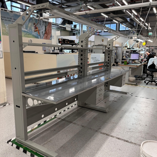 שולחנות למפעל ייצור