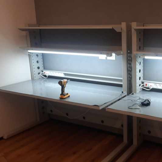 שולחנות טכנאי לאלקטרוניקה