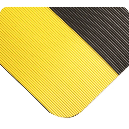 שטיח מבודד למתקני חשמל