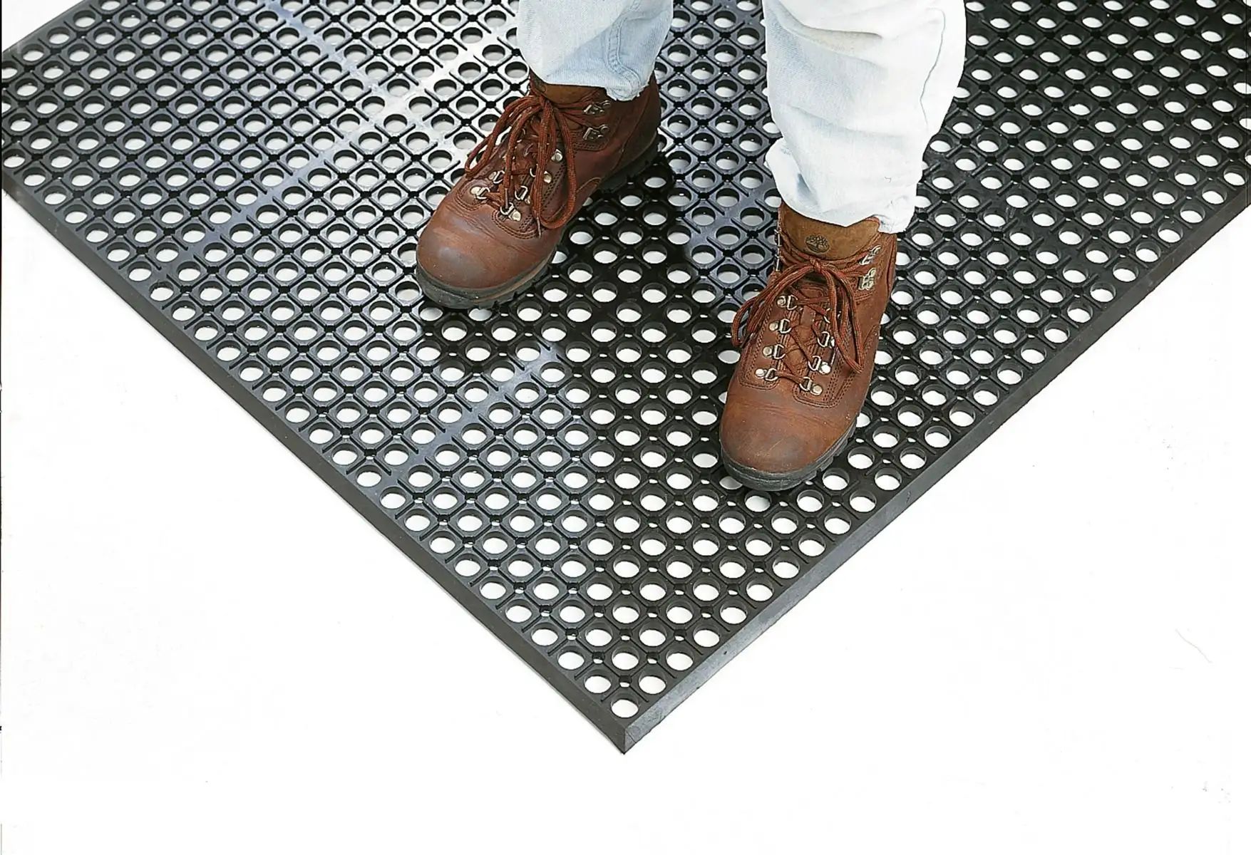 משטח דריכה לאזור רטוב