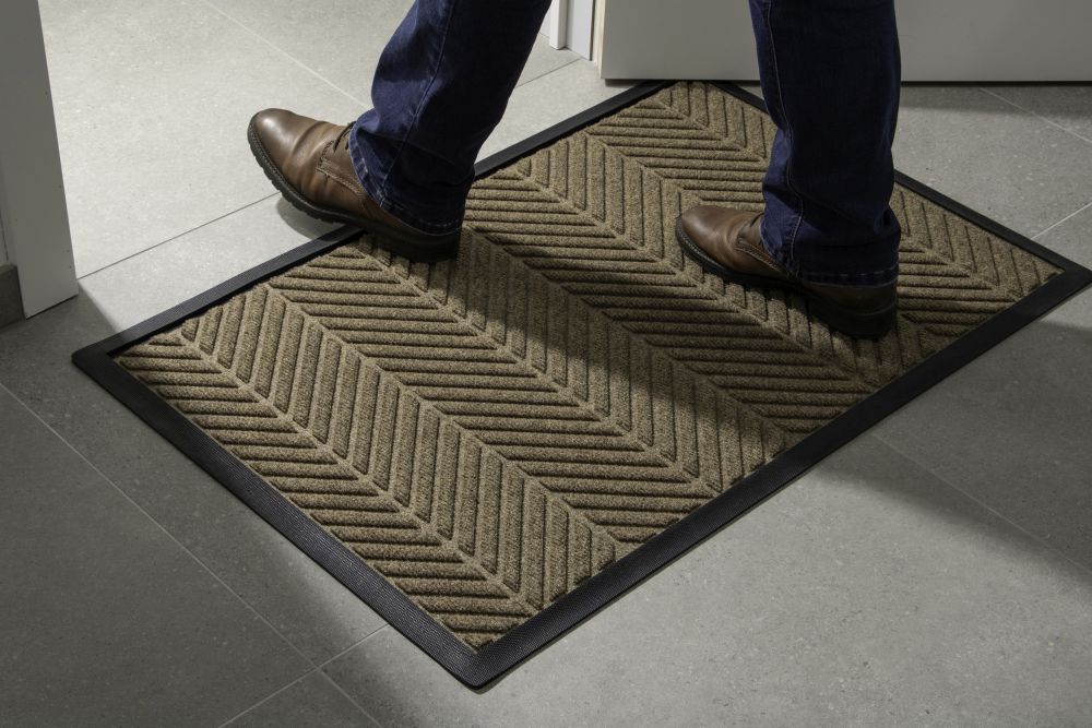 משטחי דריכה לכניסה